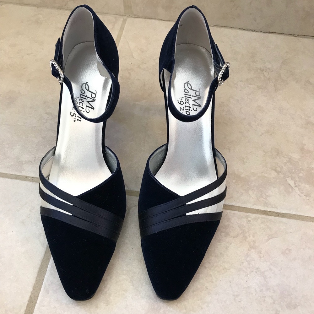 Dark blue velvet dress heels 7.5